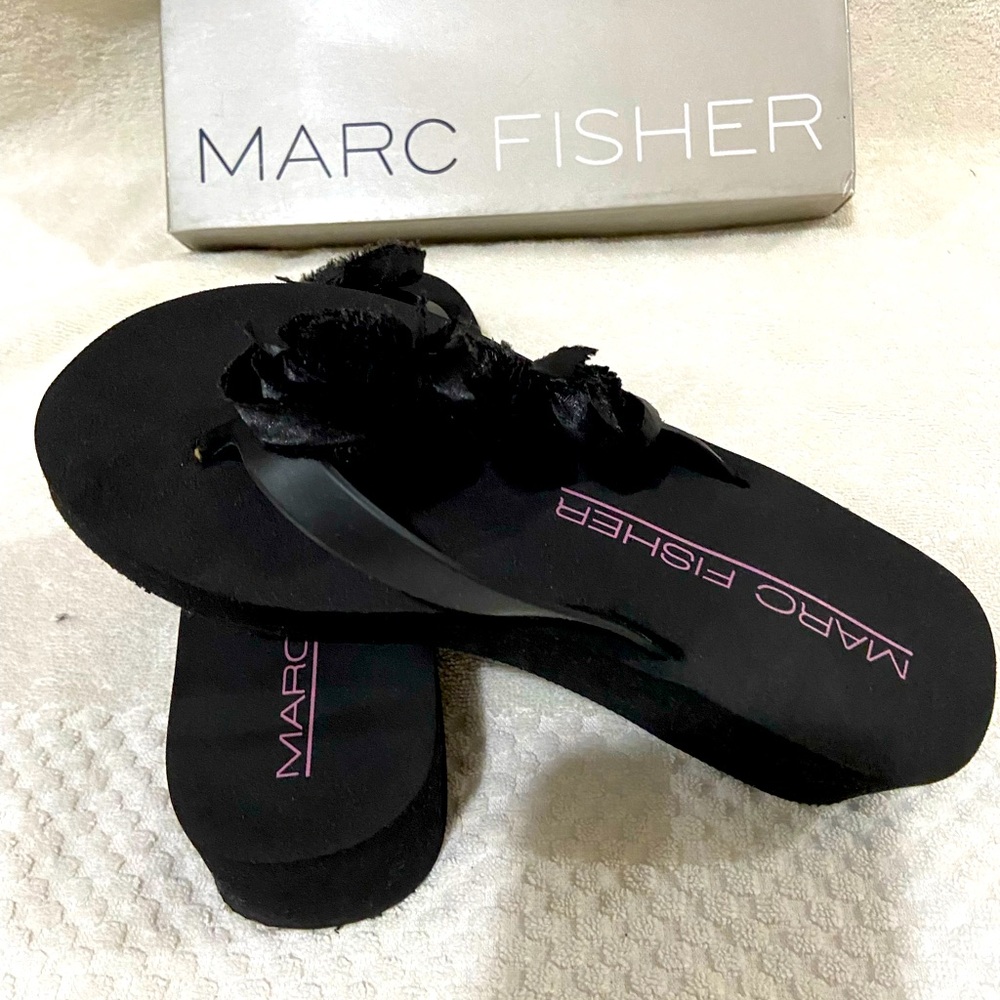 Marc Fisher ~ 6.5 Black Flip-flops